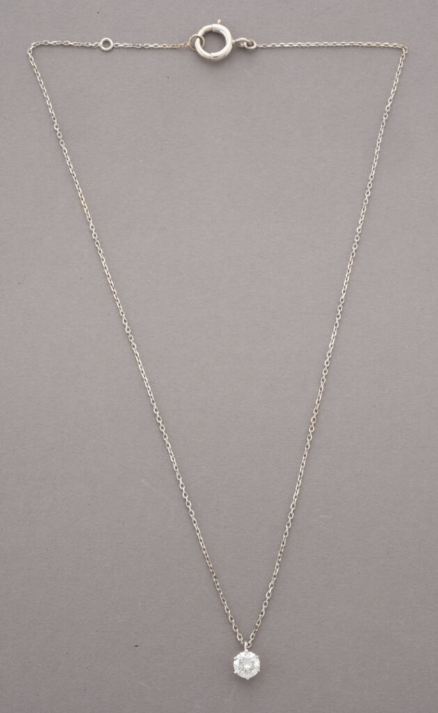CHAINE ET PENDENTIF en or blanc 750 millièmes, orné d&rsquo;un…