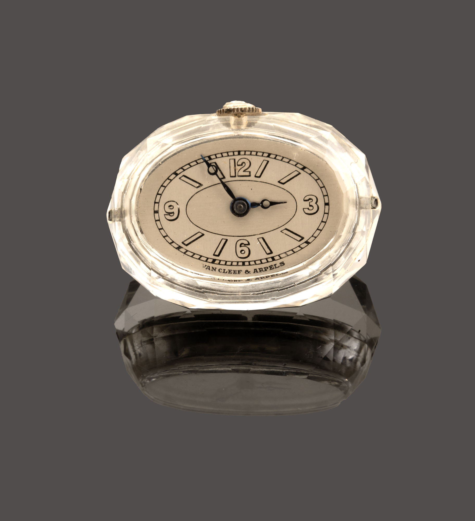 VAN CLEEF & ARPELS : RARE MONTRE DE VOYAGE modèle…