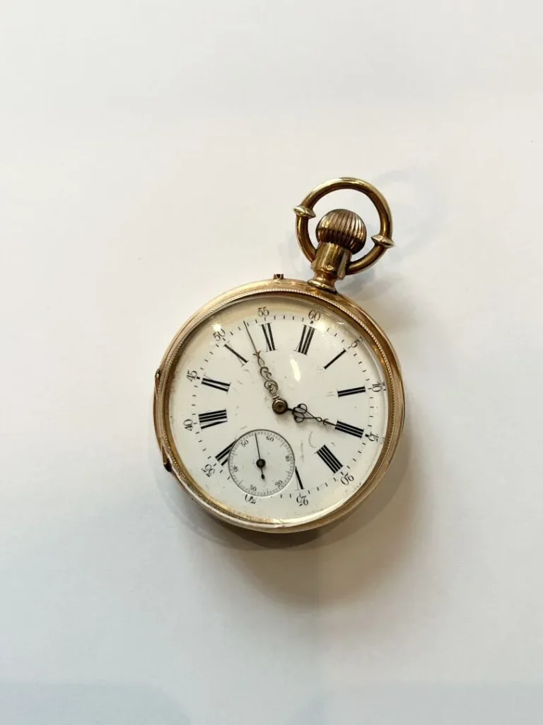 MONTRE DE POCHE en or jaune 750 millièmes. boitier rond…