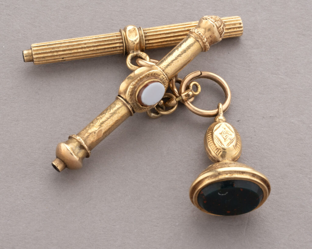 ÉLÉMENT DE CHATELAINE en or 750 millièmes et feuilletage d&rsquo;or…