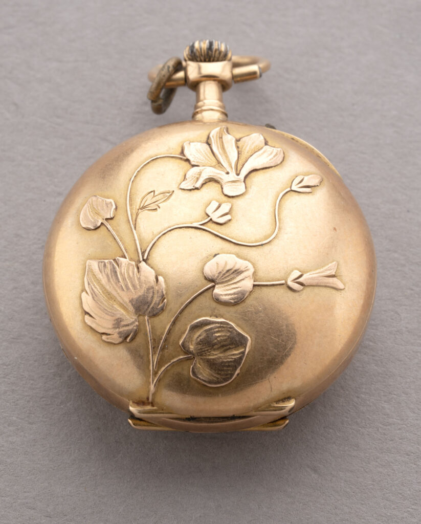 MONTRE DE COL en or rose 750 millièmes, cadran émaillé…