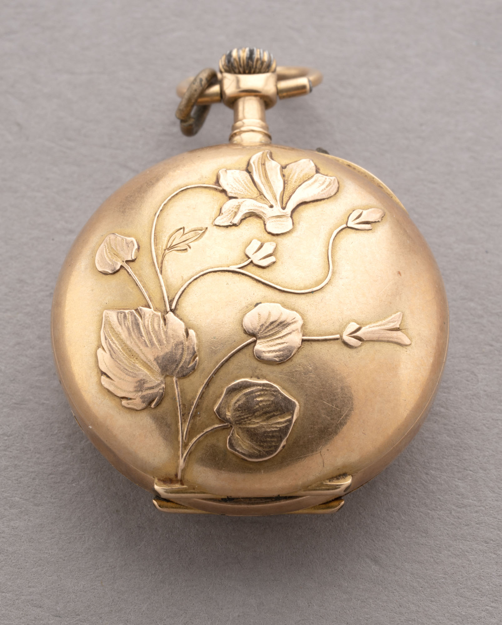 MONTRE DE COL en or rose 750 millièmes, cadran émaillé…