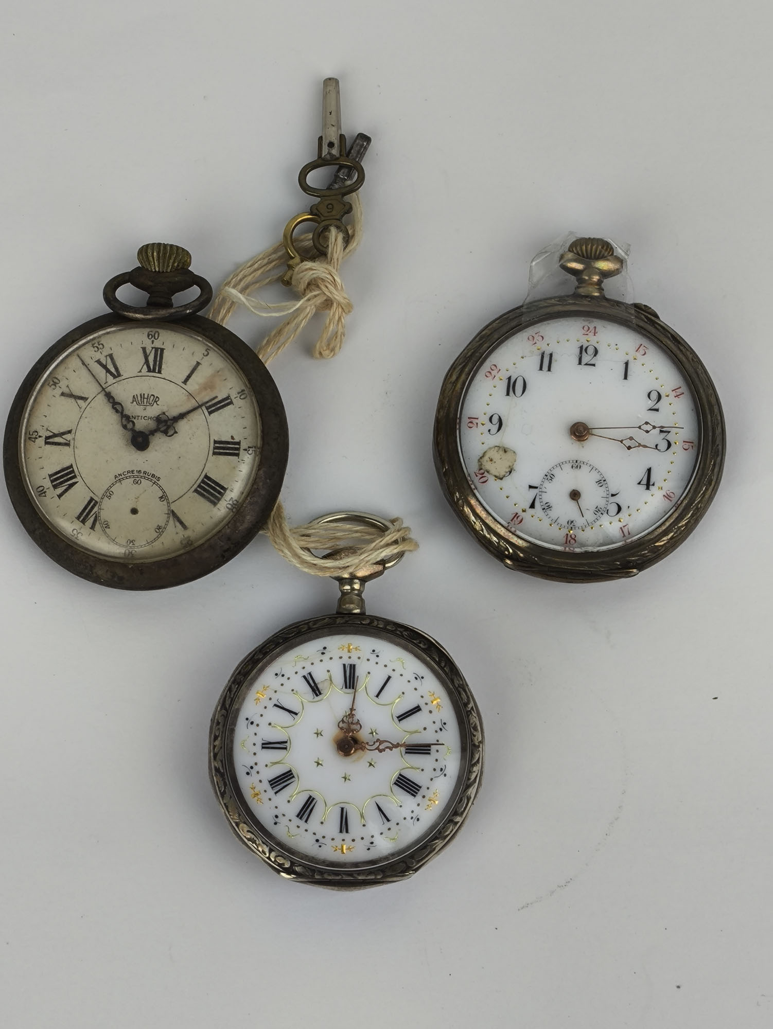 TROIS MONTRES de GOUSSET en argent 800 millièmes, deux à…