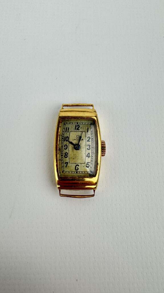 MONTRE DE DAME en or rose 750 millièmes, boitier de…