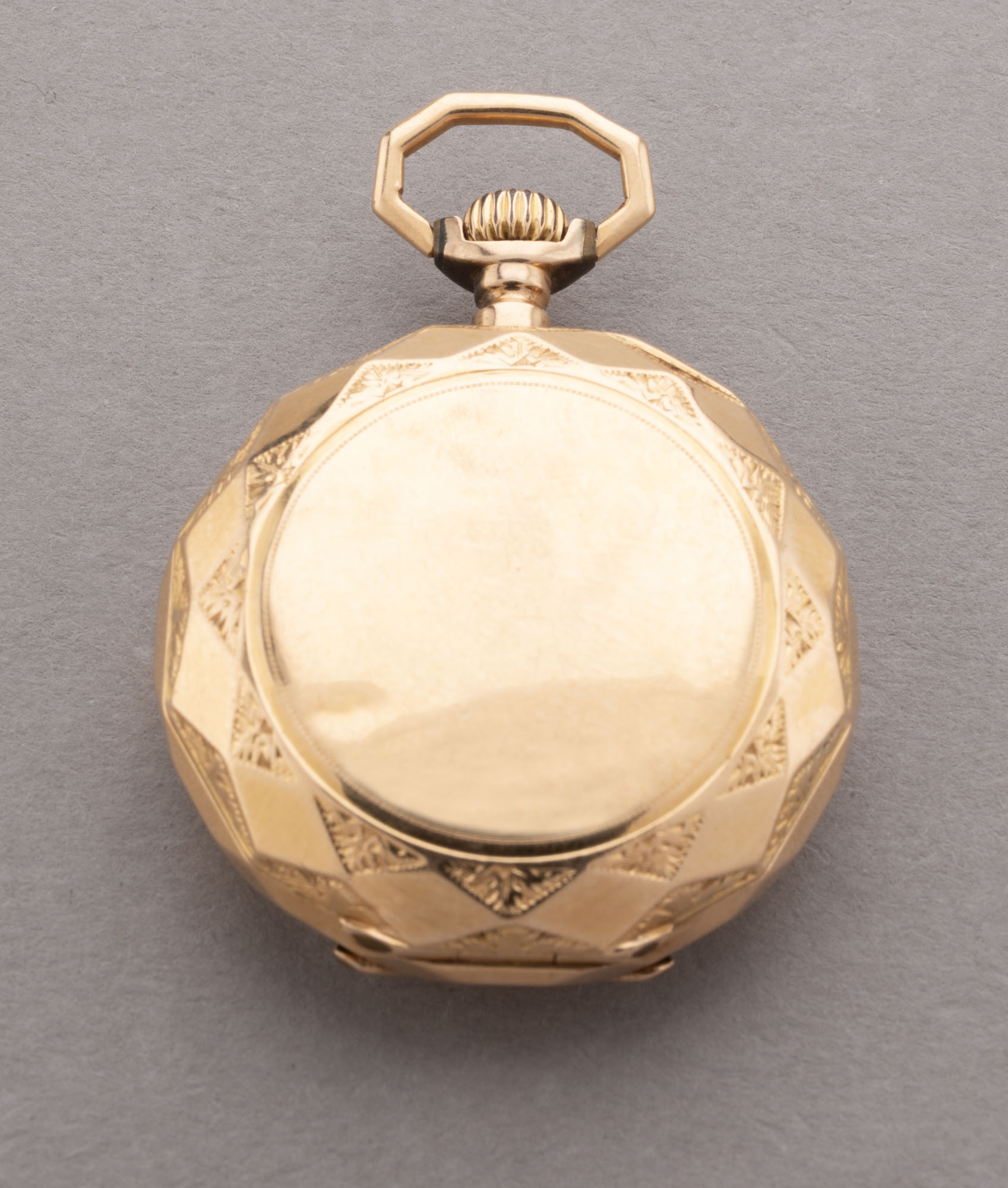 MONTRE DE COL en or rose 750 millièmes, le boitier…