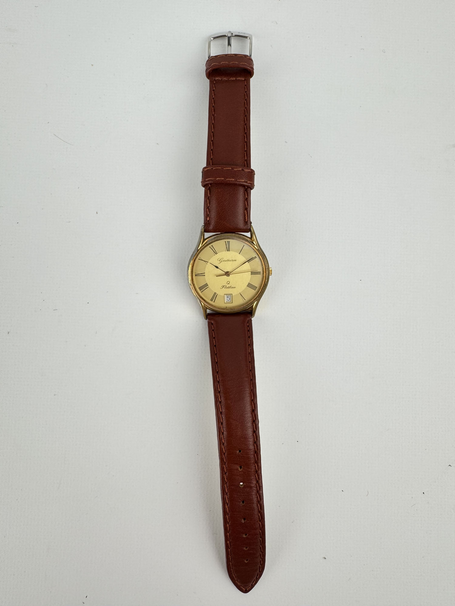 GAUTHERON : MONTRE en plaqué or, boitier rond 33 mm,…