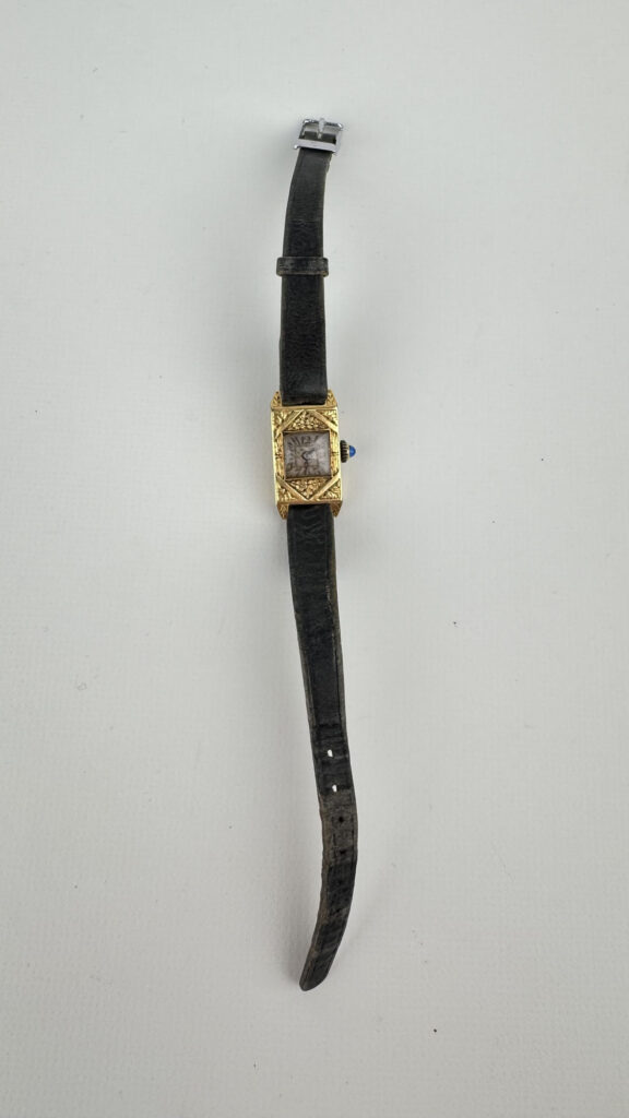 MONTRE DE DAME en or rose 750 millièmes, le boitier…