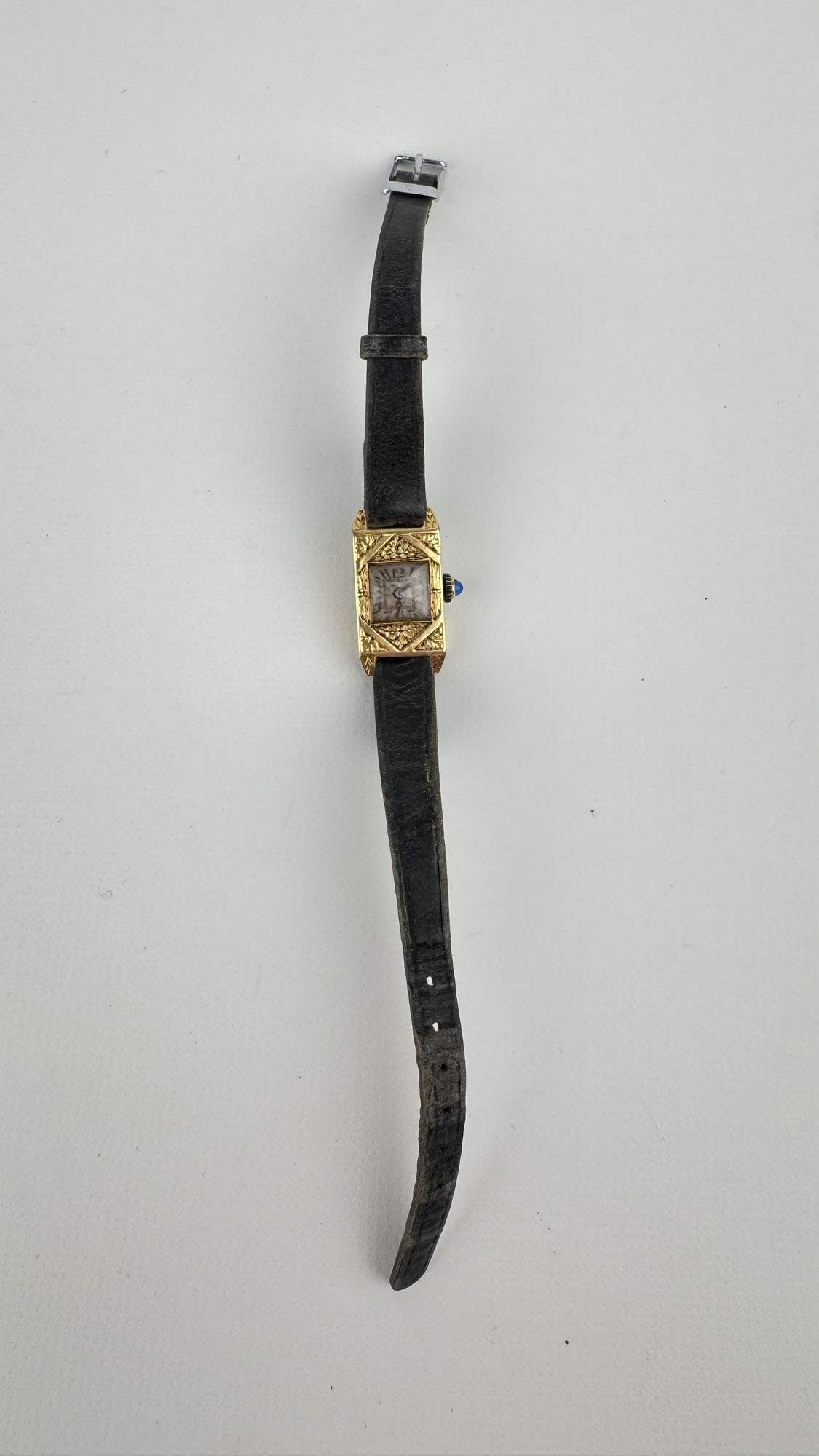 MONTRE DE DAME en or rose 750 millièmes, le boitier…