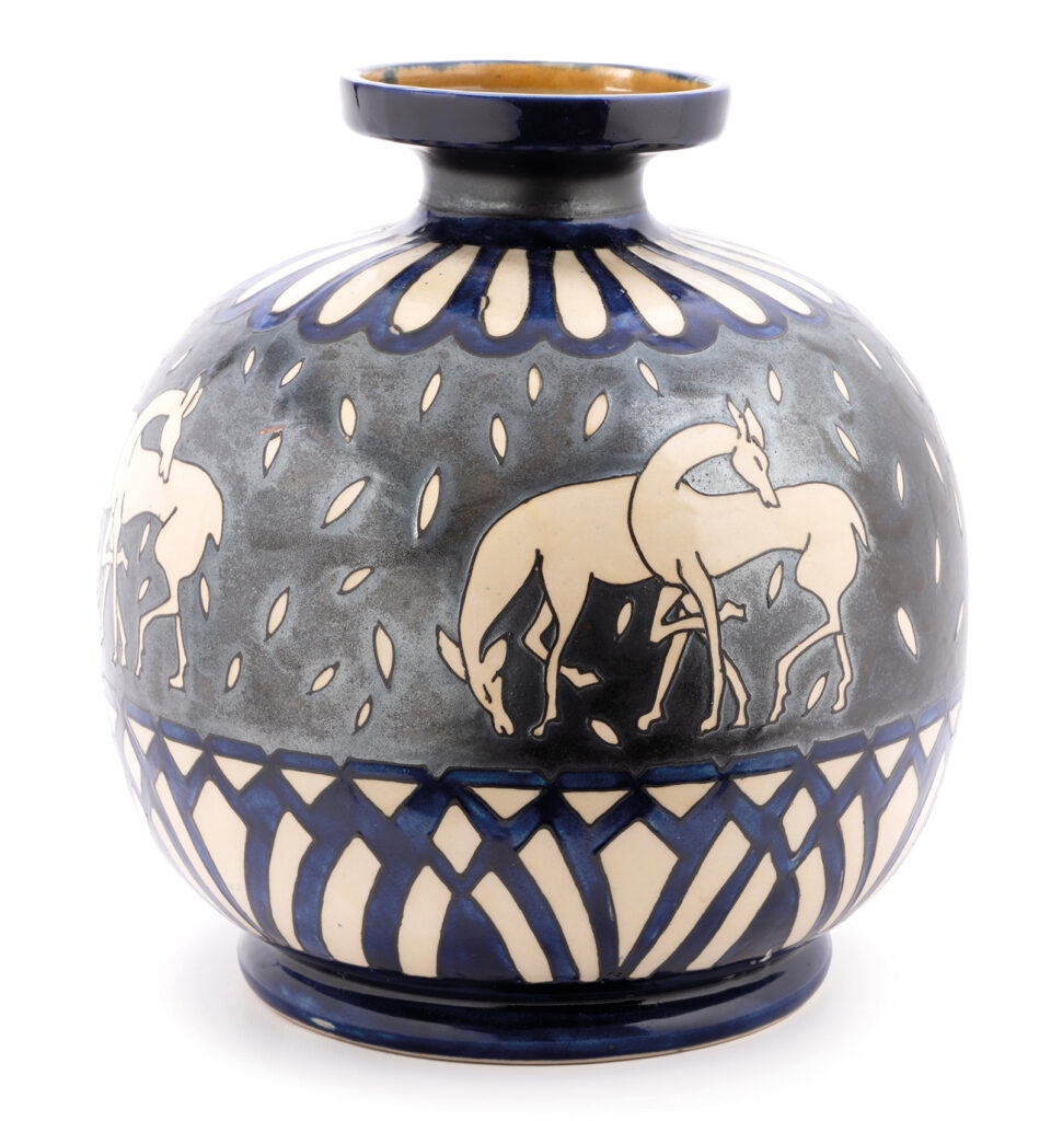 VASE boule en grès émaillé à décor de biches