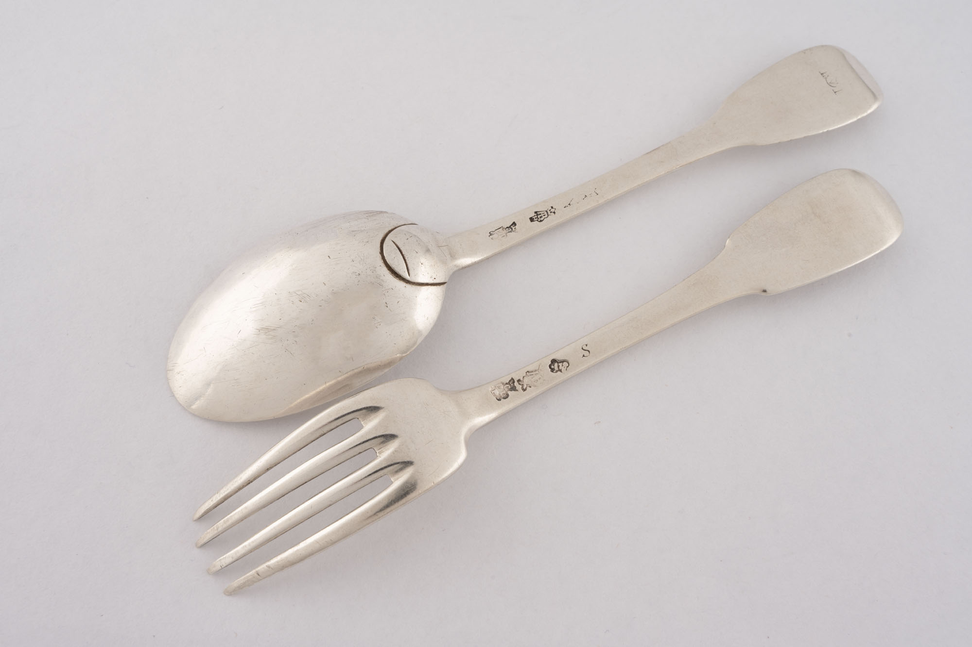 CUILLER ET FOURCHETTE en argent, ABBEVILLE respectivement 1746-1747 et 1759-1760…