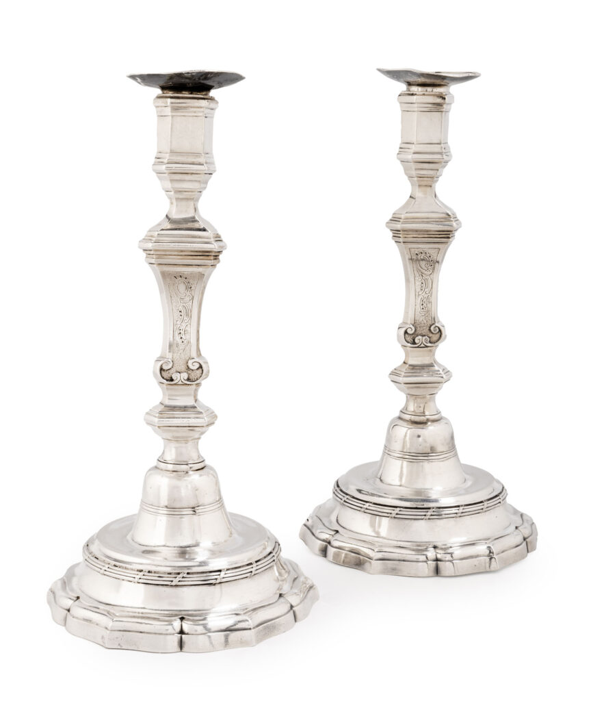 PAIRE DE FLAMBEAUX en argent, AIX-EN-PROVENCE 1758 par Honoré BUREL…