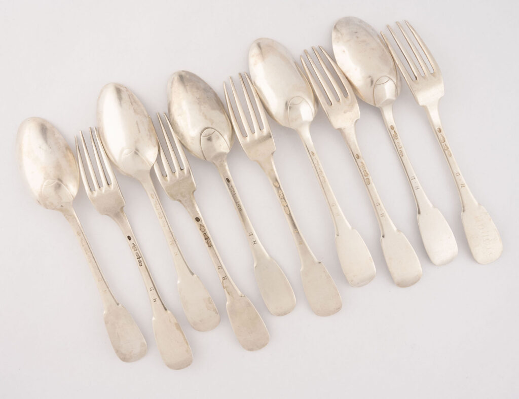 SUITE DE CINQ COUVERTS en argent, REIMS 1768-1769 par Nicolas…