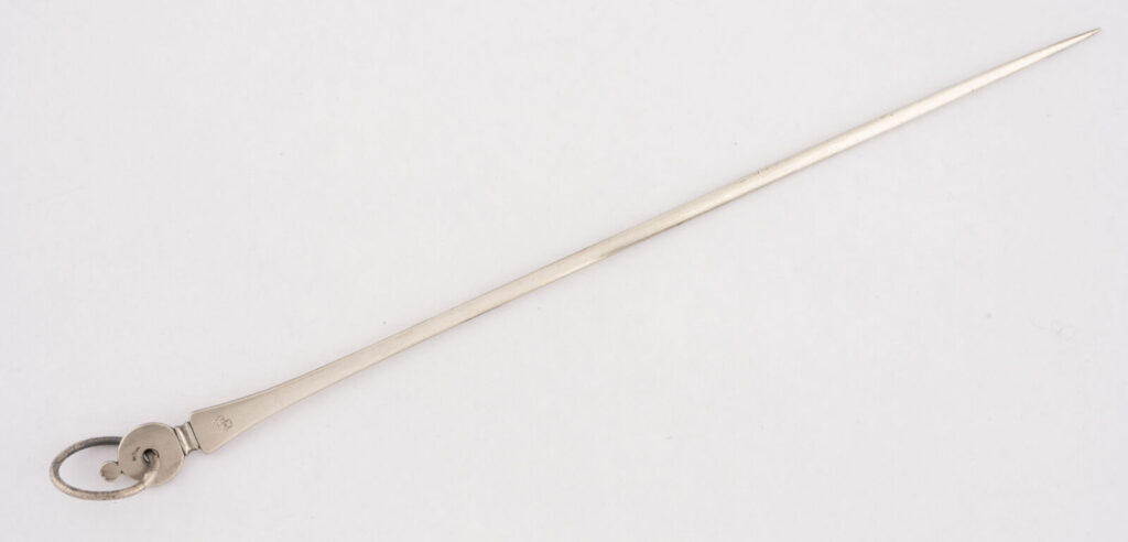 HÂTELET ou BROCHETTE en argent, ROUEN vers 1770-1780 par Antoine…