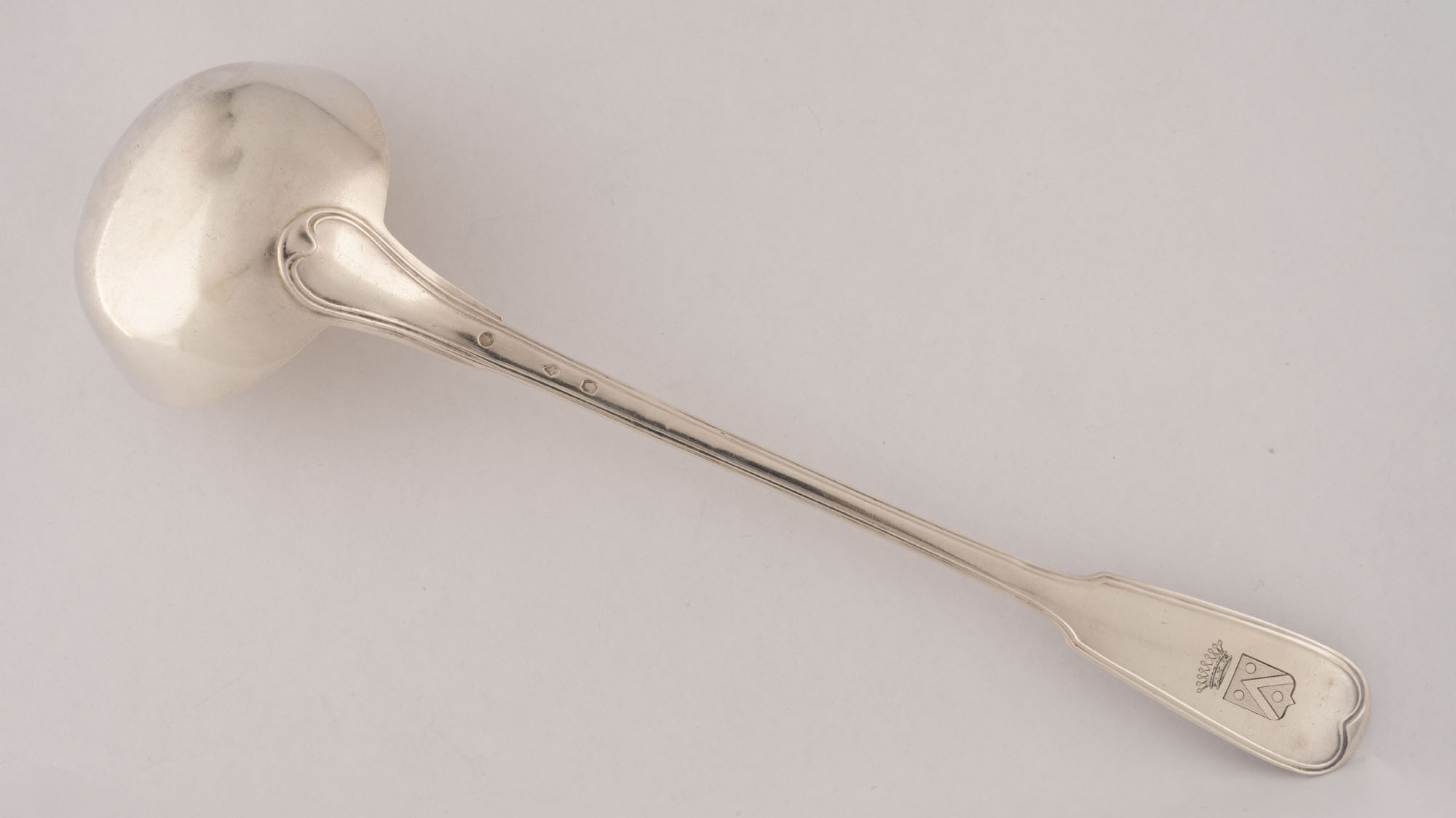 LOUCHE en argent, PARIS 1824-1838 par Charles-Salomon MAHLER. Modèle à…