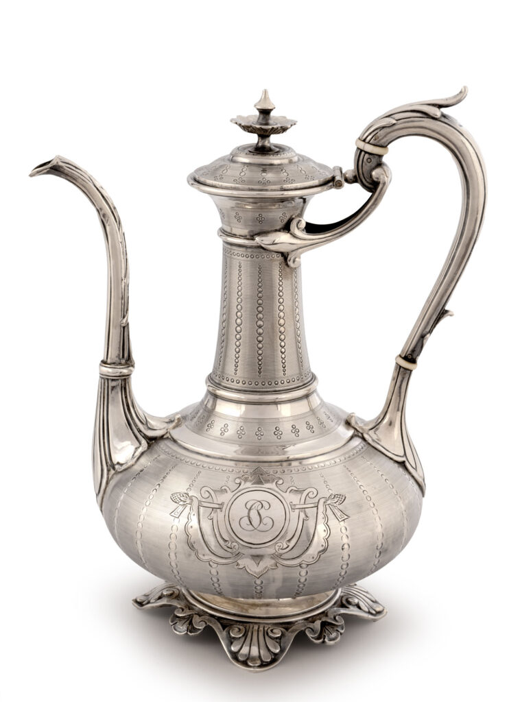 CAFETIÈRE en argent, poinçon Minerve 1er Titre vers 1860-1880. De…