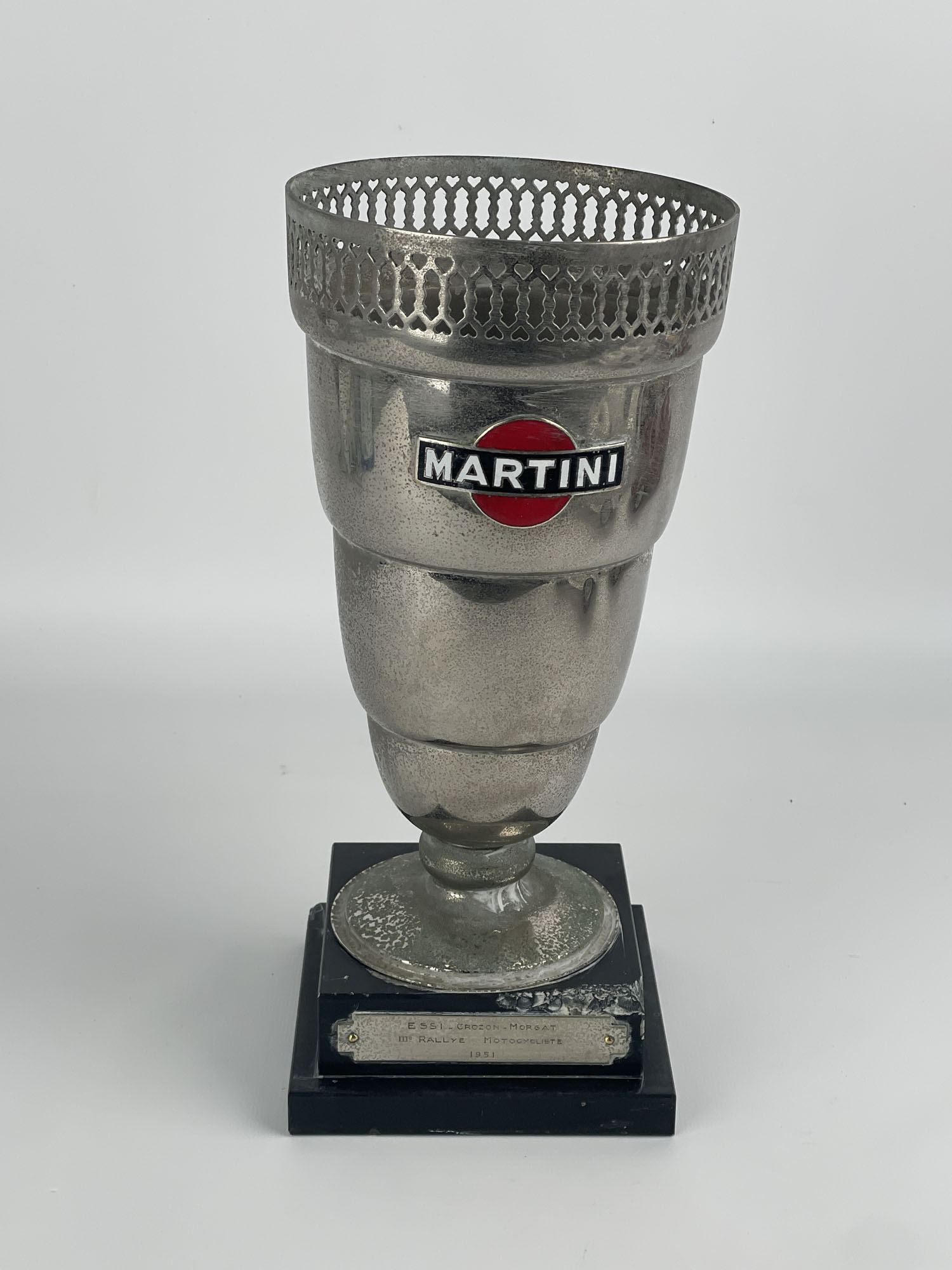 COUPE DE PRIX motocycliste en métal argenté, sur base marbre…