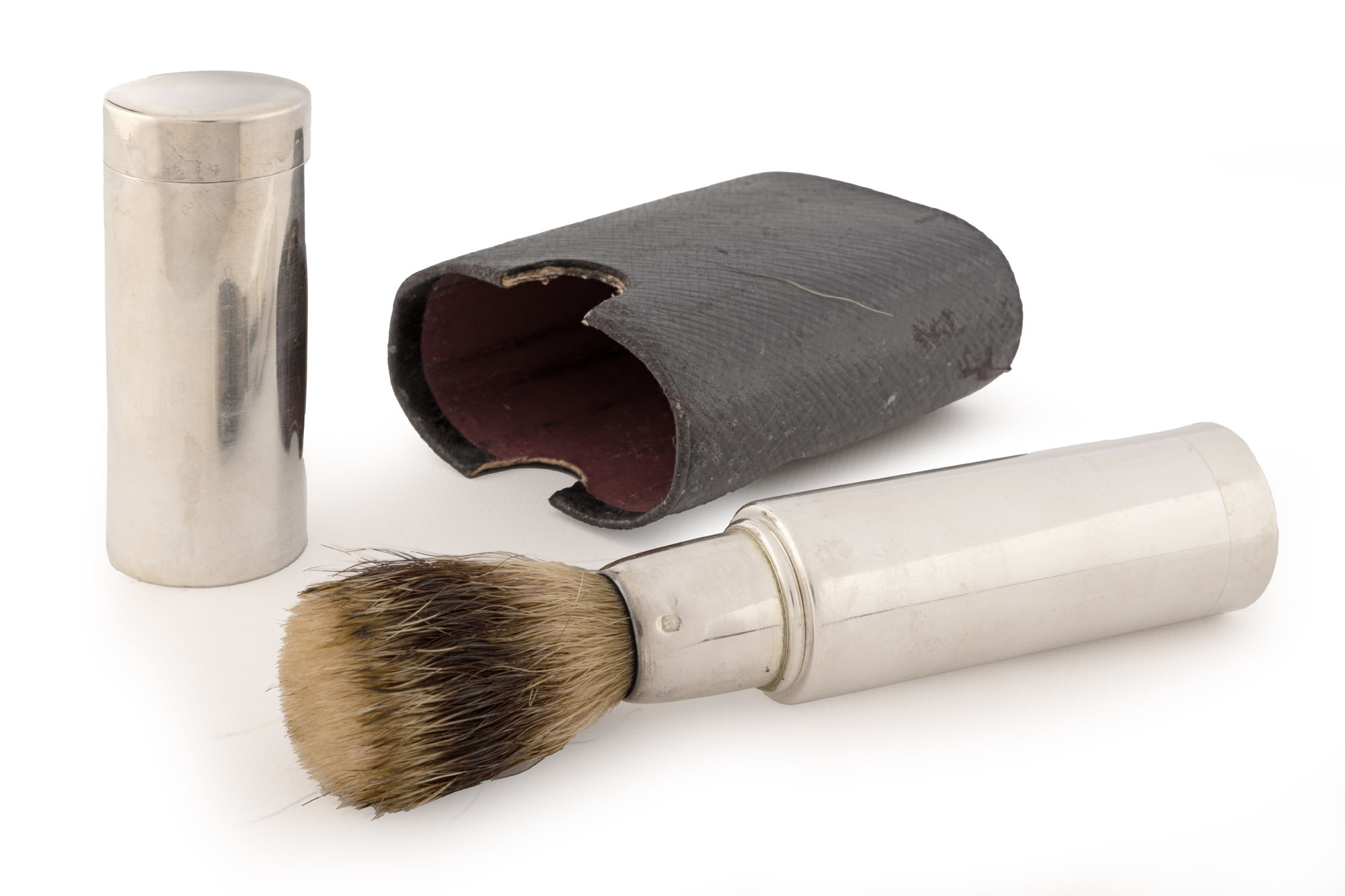 NÉCESSAIRE À BARBE en argent, poinçon Minerve 1er Titre entre…