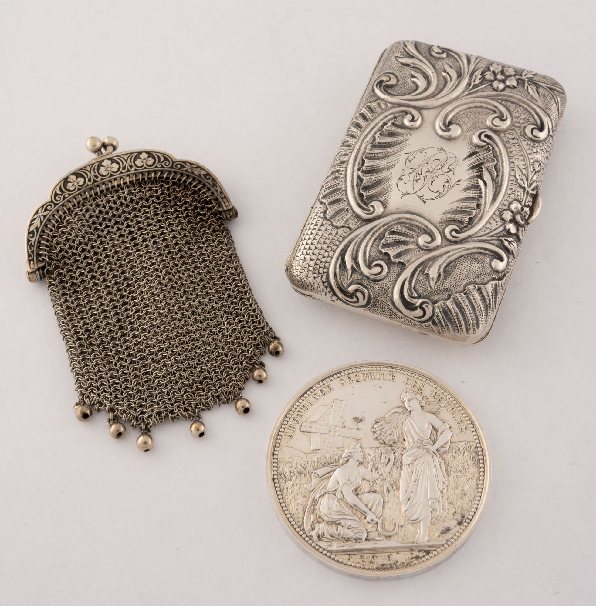 TABATIÈRE ET PORTE-MONNAIE en argent, poinçon à la hure 800…