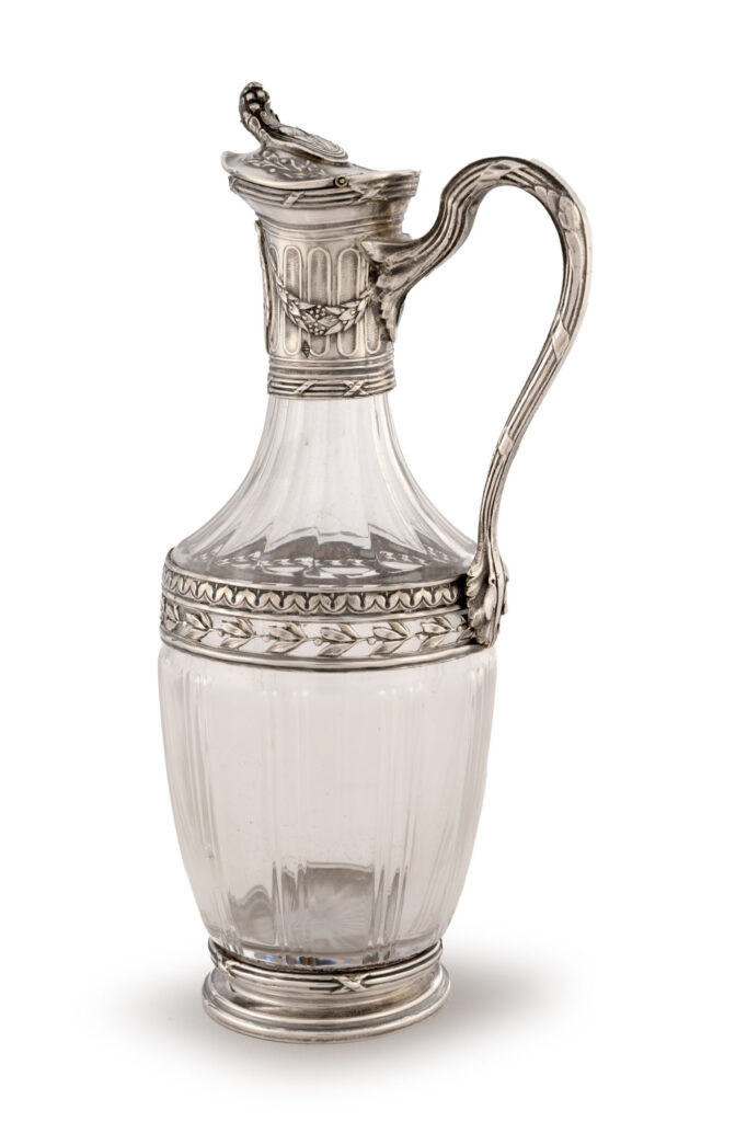 PETITE CARAFE en cristal taillé et monture en argent, PARIS…