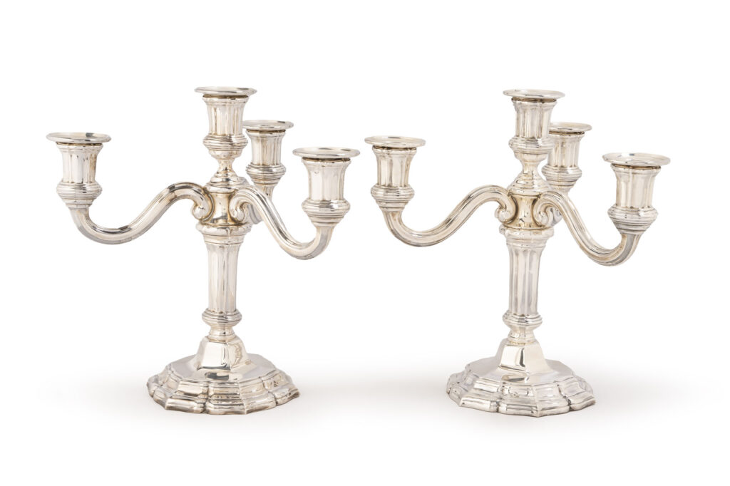 PAIRE DE CANDÉLABRES en argent, poinçon Minerve 1er Titre XXème…