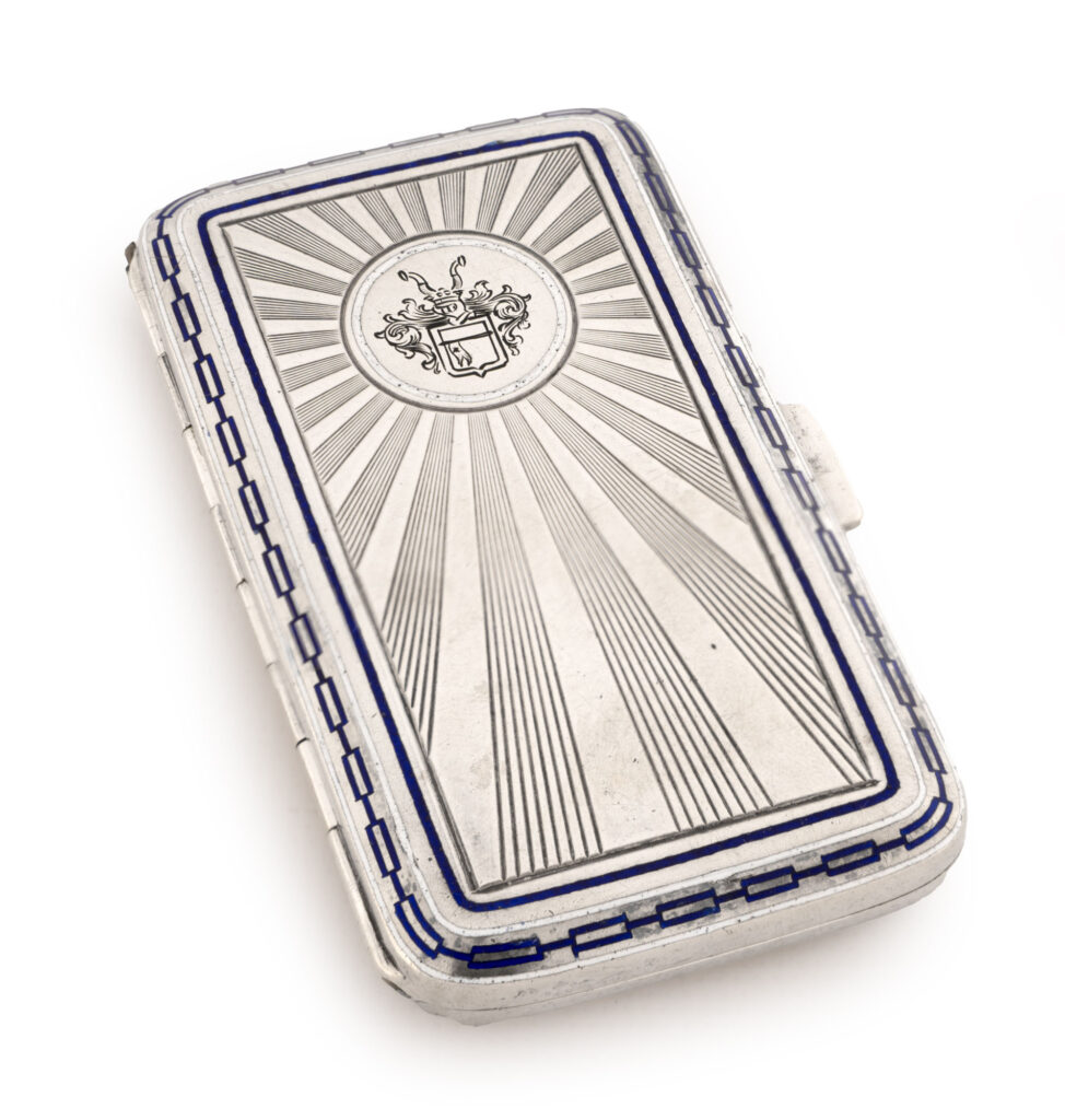ETUI À CIGARETTES en argent et émail, AUTRICHE-HONGRIE vers 1920…