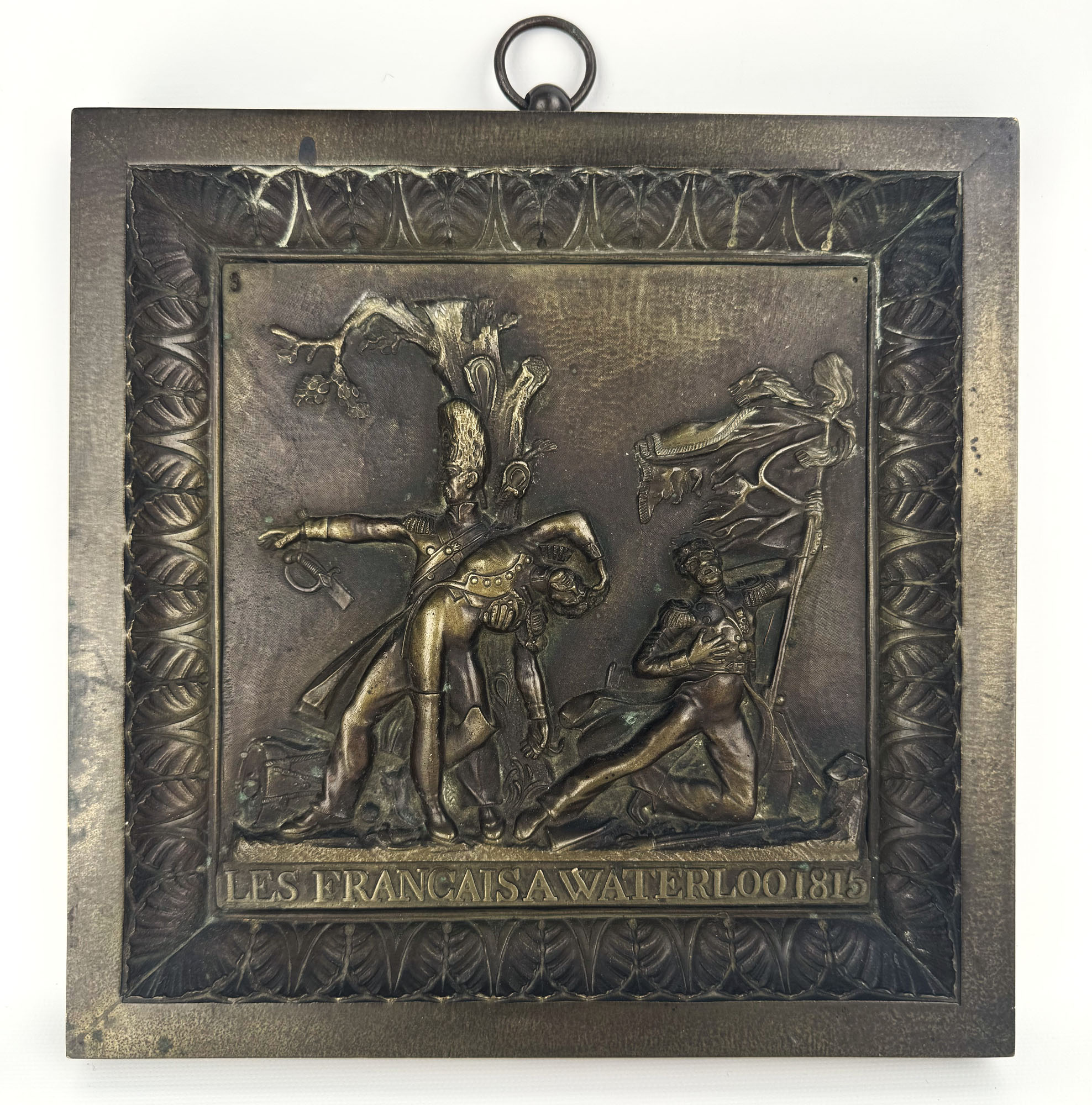BAS-RELIEF en bronze patiné brun figurant un souvenir de la…