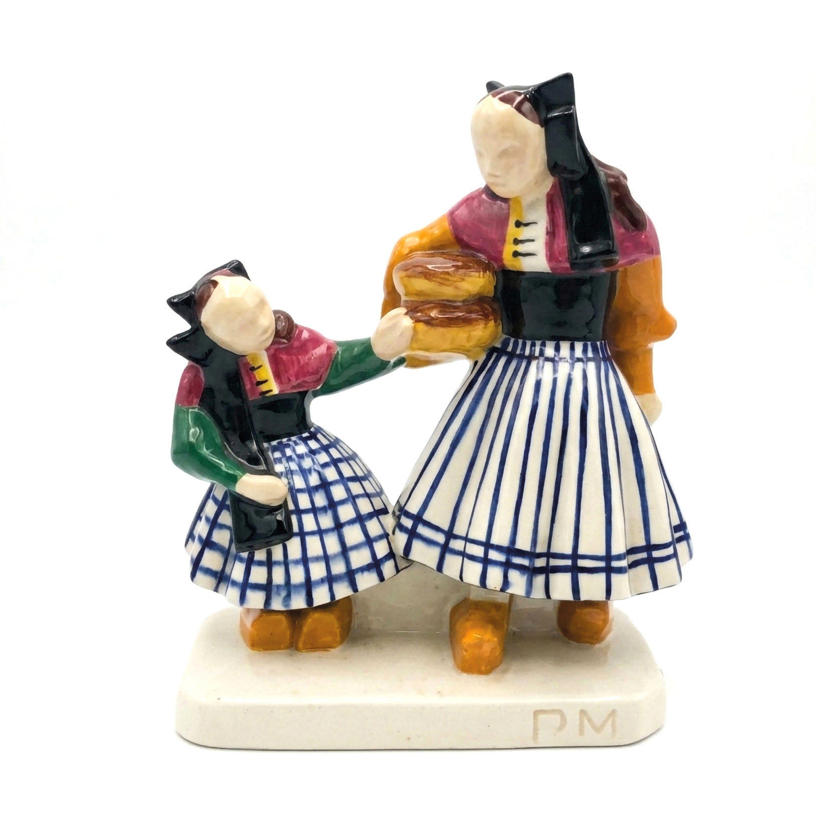 Rare groupe en faïence polychrome